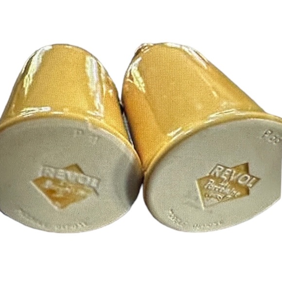 Revol Provence Olive Oil Huile d' Olive & Vinaigre 26.5 oz Bottles w/ Spouts - Picture 2 of 3